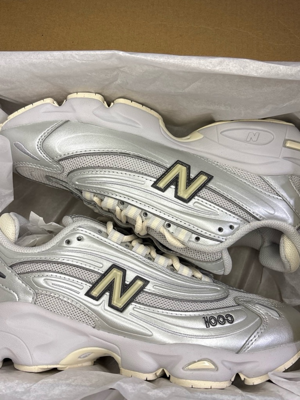 RARE NIB New Balance 1000 Silver Metallic Vintage Beige Bottoms